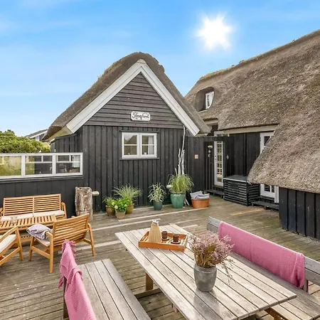 Christensen - 100m From The Sea By Interhome Vakantiehuis *